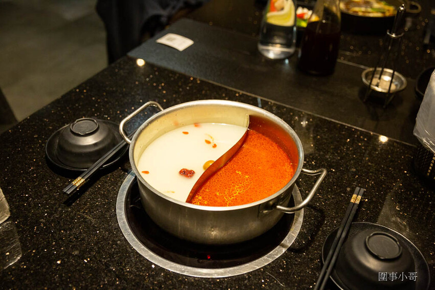 中壢吃到飽推薦-金大鋤壽喜燒!12月底前吃到飽C套餐免費加碼升級大白蝦以及50元硬幣一樣大的肥美蛤蜊唷!還多了雪花牛小排跟嚴選和牛啦~快點訂位吧因為優惠活動只到12月底唷! @圍事小哥的幸福相框 中壢吃到飽推薦-金大鋤壽喜燒!12月底前吃到飽C套餐免費加碼升級大白蝦以及50元硬幣一樣大的肥美蛤蜊唷!還多了雪花牛小排跟嚴選和牛啦~快點訂位吧因為優惠活動只到12月底唷! @圍事小哥的幸福相框