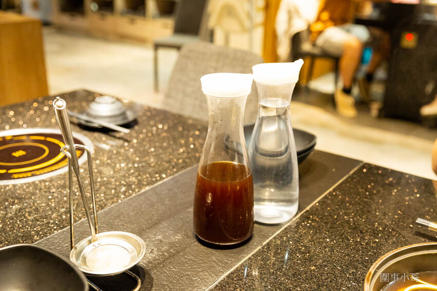 中壢吃到飽推薦-金大鋤壽喜燒!12月底前吃到飽C套餐免費加碼升級大白蝦以及50元硬幣一樣大的肥美蛤蜊唷!還多了雪花牛小排跟嚴選和牛啦~快點訂位吧因為優惠活動只到12月底唷! @圍事小哥的幸福相框 中壢吃到飽推薦-金大鋤壽喜燒!12月底前吃到飽C套餐免費加碼升級大白蝦以及50元硬幣一樣大的肥美蛤蜊唷!還多了雪花牛小排跟嚴選和牛啦~快點訂位吧因為優惠活動只到12月底唷! @圍事小哥的幸福相框