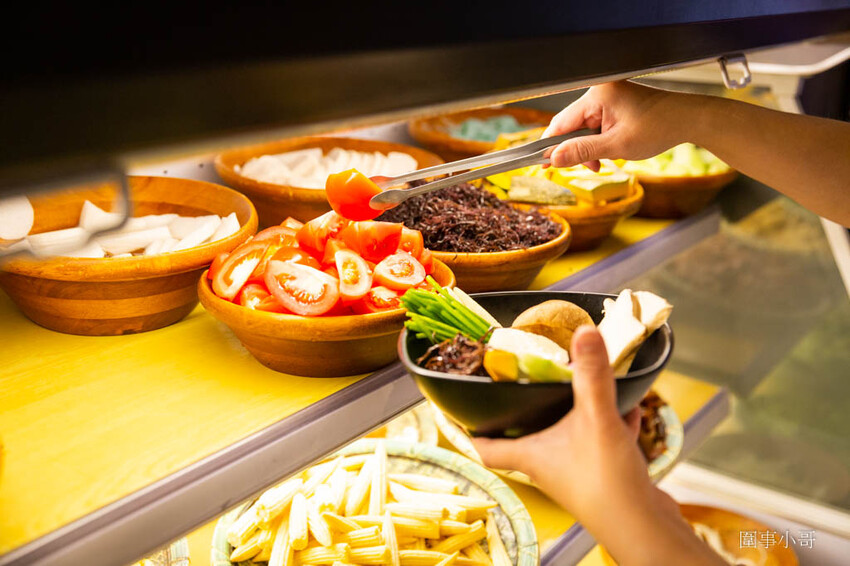 中壢吃到飽推薦-金大鋤壽喜燒!12月底前吃到飽C套餐免費加碼升級大白蝦以及50元硬幣一樣大的肥美蛤蜊唷!還多了雪花牛小排跟嚴選和牛啦~快點訂位吧因為優惠活動只到12月底唷! @圍事小哥的幸福相框 中壢吃到飽推薦-金大鋤壽喜燒!12月底前吃到飽C套餐免費加碼升級大白蝦以及50元硬幣一樣大的肥美蛤蜊唷!還多了雪花牛小排跟嚴選和牛啦~快點訂位吧因為優惠活動只到12月底唷! @圍事小哥的幸福相框