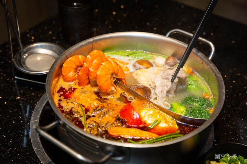 中壢吃到飽推薦-金大鋤壽喜燒!12月底前吃到飽C套餐免費加碼升級大白蝦以及50元硬幣一樣大的肥美蛤蜊唷!還多了雪花牛小排跟嚴選和牛啦~快點訂位吧因為優惠活動只到12月底唷! @圍事小哥的幸福相框 中壢吃到飽推薦-金大鋤壽喜燒!12月底前吃到飽C套餐免費加碼升級大白蝦以及50元硬幣一樣大的肥美蛤蜊唷!還多了雪花牛小排跟嚴選和牛啦~快點訂位吧因為優惠活動只到12月底唷! @圍事小哥的幸福相框