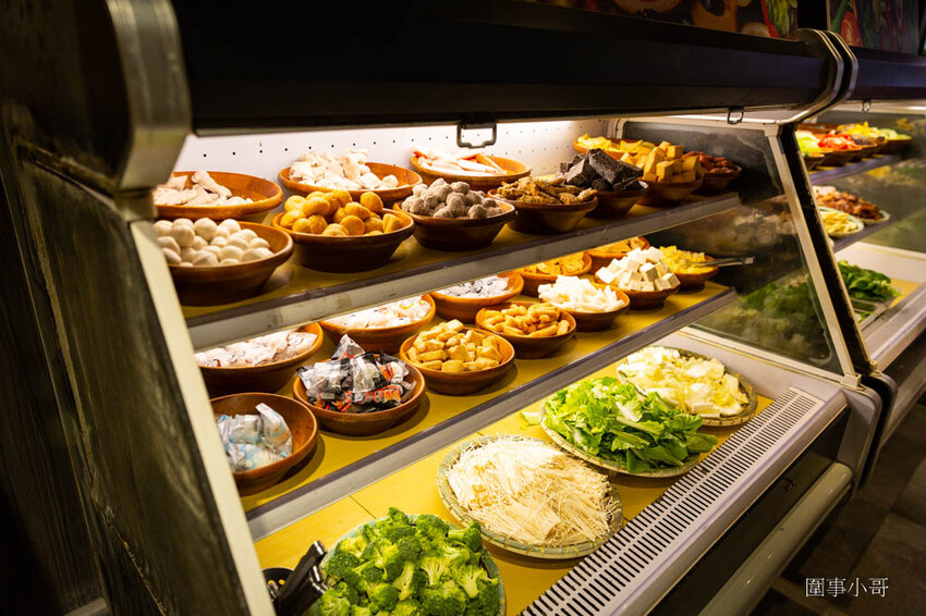 中壢吃到飽推薦-金大鋤壽喜燒!12月底前吃到飽C套餐免費加碼升級大白蝦以及50元硬幣一樣大的肥美蛤蜊唷!還多了雪花牛小排跟嚴選和牛啦~快點訂位吧因為優惠活動只到12月底唷! @圍事小哥的幸福相框 中壢吃到飽推薦-金大鋤壽喜燒!12月底前吃到飽C套餐免費加碼升級大白蝦以及50元硬幣一樣大的肥美蛤蜊唷!還多了雪花牛小排跟嚴選和牛啦~快點訂位吧因為優惠活動只到12月底唷! @圍事小哥的幸福相框