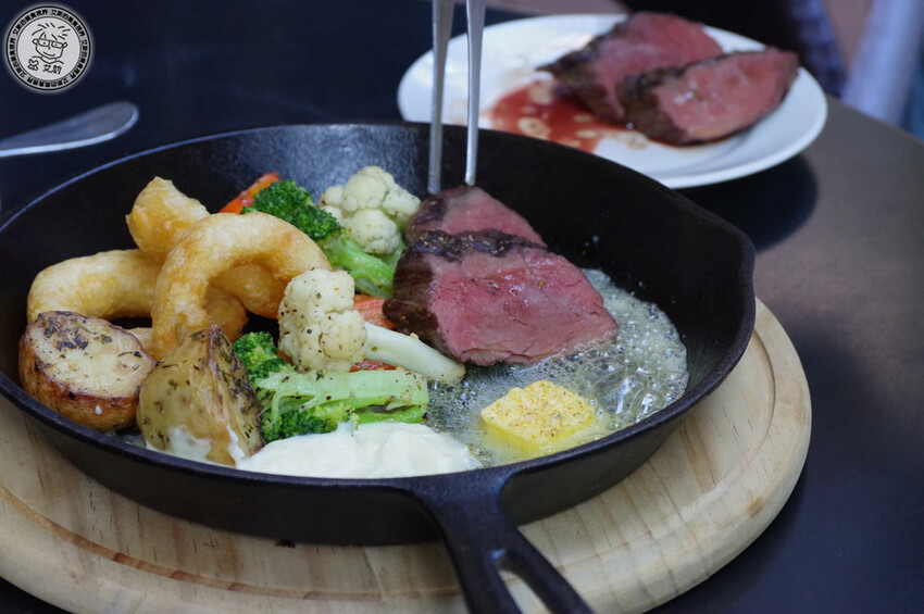 【 安和路餐酒館 】昔日《卡內基酒吧》蛻變成擁有365吋螢幕適合看世足賽及擁有超好吃美食與調酒的餐酒館〈The Adlon〉