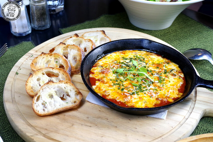 【 安和路餐酒館 】昔日《卡內基酒吧》蛻變成擁有365吋螢幕適合看世足賽及擁有超好吃美食與調酒的餐酒館〈The Adlon〉