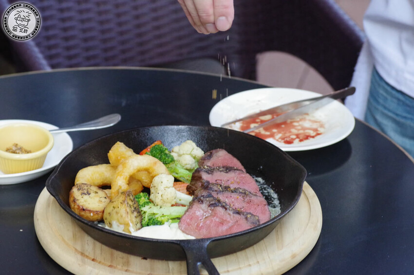 【 安和路餐酒館 】昔日《卡內基酒吧》蛻變成擁有365吋螢幕適合看世足賽及擁有超好吃美食與調酒的餐酒館〈The Adlon〉