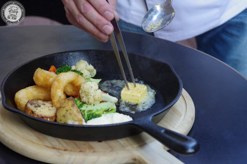 【 安和路餐酒館 】昔日《卡內基酒吧》蛻變成擁有365吋螢幕適合看世足賽及擁有超好吃美食與調酒的餐酒館〈The Adlon〉