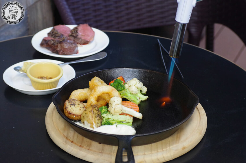 【 安和路餐酒館 】昔日《卡內基酒吧》蛻變成擁有365吋螢幕適合看世足賽及擁有超好吃美食與調酒的餐酒館〈The Adlon〉