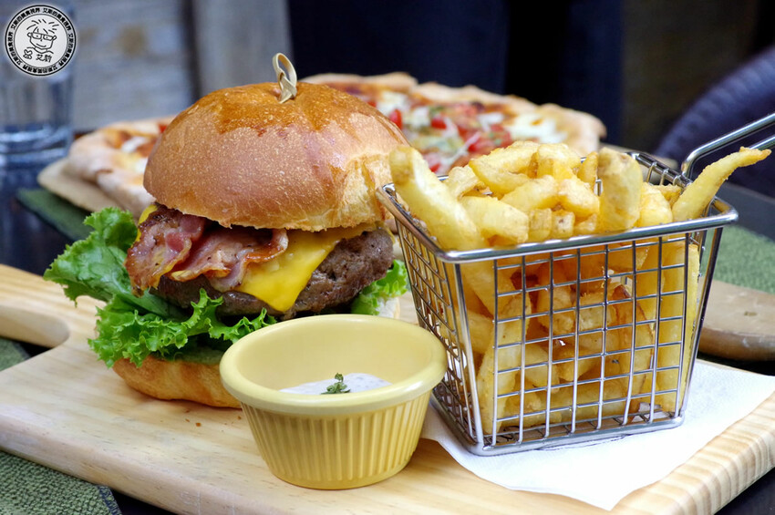 【 安和路餐酒館 】昔日《卡內基酒吧》蛻變成擁有365吋螢幕適合看世足賽及擁有超好吃美食與調酒的餐酒館〈The Adlon〉