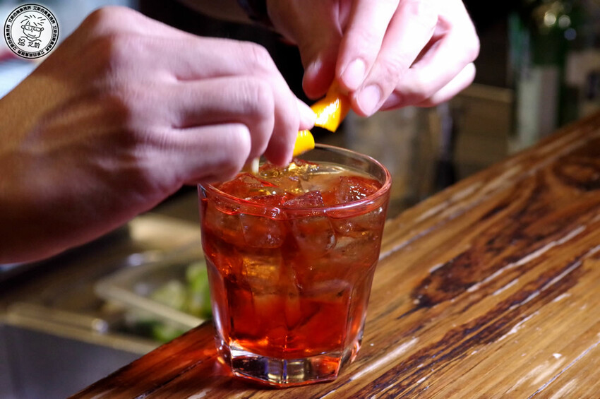 【 安和路餐酒館 】昔日《卡內基酒吧》蛻變成擁有365吋螢幕適合看世足賽及擁有超好吃美食與調酒的餐酒館〈The Adlon〉