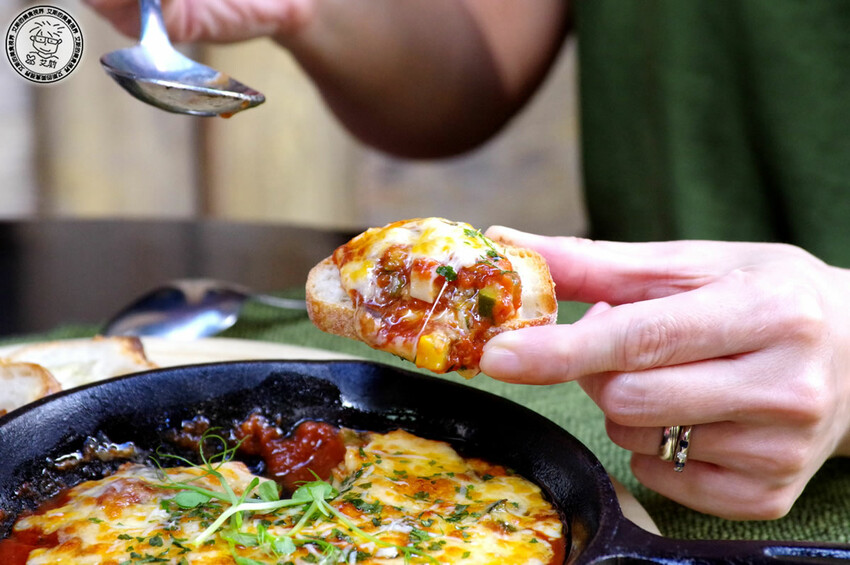 【 安和路餐酒館 】昔日《卡內基酒吧》蛻變成擁有365吋螢幕適合看世足賽及擁有超好吃美食與調酒的餐酒館〈The Adlon〉