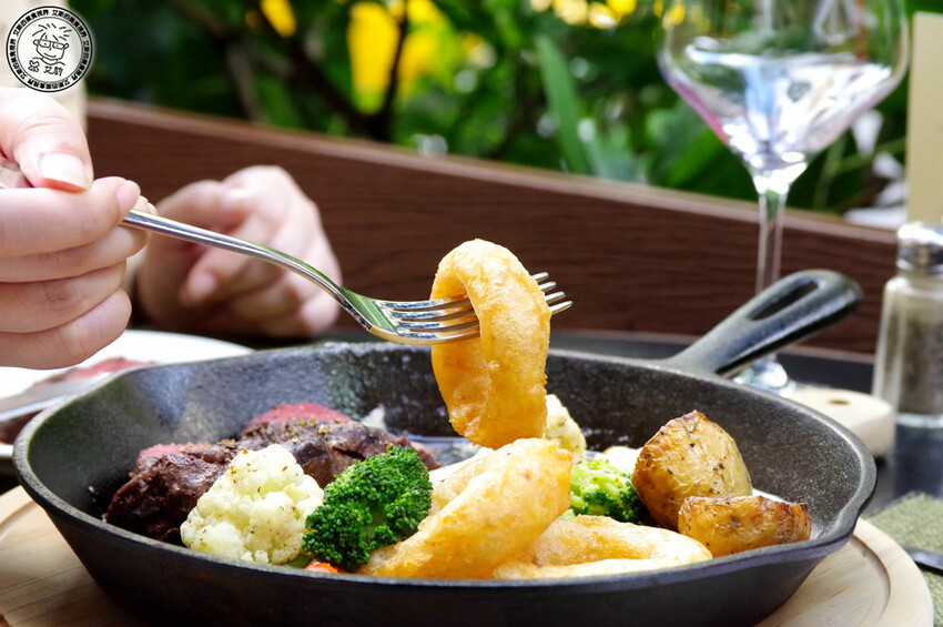 【 安和路餐酒館 】昔日《卡內基酒吧》蛻變成擁有365吋螢幕適合看世足賽及擁有超好吃美食與調酒的餐酒館〈The Adlon〉