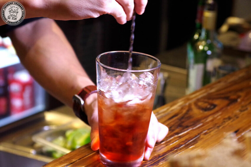 【 安和路餐酒館 】昔日《卡內基酒吧》蛻變成擁有365吋螢幕適合看世足賽及擁有超好吃美食與調酒的餐酒館〈The Adlon〉