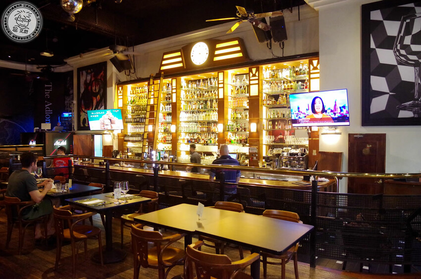 【 安和路餐酒館 】昔日《卡內基酒吧》蛻變成擁有365吋螢幕適合看世足賽及擁有超好吃美食與調酒的餐酒館〈The Adlon〉