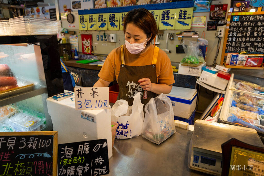 桃園超優質生魚片推薦!鄰居阿姨們吃了開始暴動要求開團啦~魚肉又厚又新鮮還超便宜啊!就算藏在新永和市場裡也無法掩蓋住新鮮滿點CP值突破天際線的超美味生魚片喔! @圍事小哥的幸福相框 桃園超優質生魚片推薦!鄰居阿姨們吃了開始暴動要求開團啦~魚肉又厚又新鮮還超便宜啊!就算藏在新永和市場裡也無法掩蓋住新鮮滿點CP值突破天際線的超美味生魚片喔! @圍事小哥的幸福相框