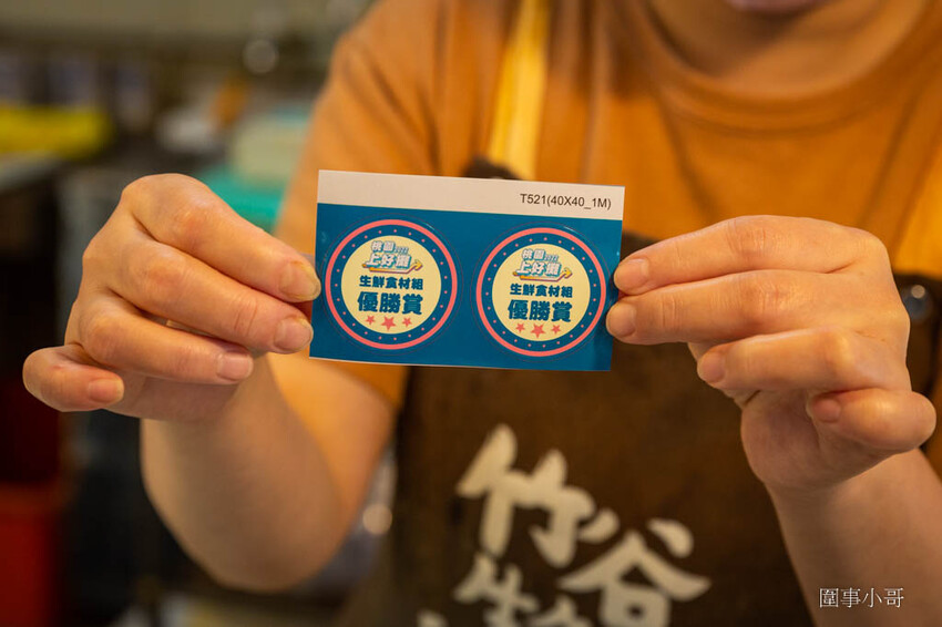 桃園超優質生魚片推薦!鄰居阿姨們吃了開始暴動要求開團啦~魚肉又厚又新鮮還超便宜啊!就算藏在新永和市場裡也無法掩蓋住新鮮滿點CP值突破天際線的超美味生魚片喔! @圍事小哥的幸福相框 桃園超優質生魚片推薦!鄰居阿姨們吃了開始暴動要求開團啦~魚肉又厚又新鮮還超便宜啊!就算藏在新永和市場裡也無法掩蓋住新鮮滿點CP值突破天際線的超美味生魚片喔! @圍事小哥的幸福相框