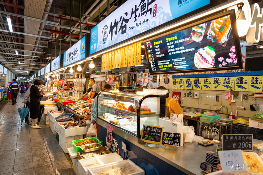 桃園超優質生魚片推薦!鄰居阿姨們吃了開始暴動要求開團啦~魚肉又厚又新鮮還超便宜啊!就算藏在新永和市場裡也無法掩蓋住新鮮滿點CP值突破天際線的超美味生魚片喔! @圍事小哥的幸福相框 桃園超優質生魚片推薦!鄰居阿姨們吃了開始暴動要求開團啦~魚肉又厚又新鮮還超便宜啊!就算藏在新永和市場裡也無法掩蓋住新鮮滿點CP值突破天際線的超美味生魚片喔! @圍事小哥的幸福相框