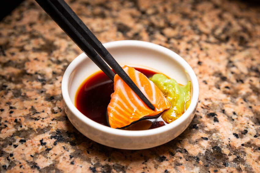 桃園超優質生魚片推薦!鄰居阿姨們吃了開始暴動要求開團啦~魚肉又厚又新鮮還超便宜啊!就算藏在新永和市場裡也無法掩蓋住新鮮滿點CP值突破天際線的超美味生魚片喔! @圍事小哥的幸福相框 桃園超優質生魚片推薦!鄰居阿姨們吃了開始暴動要求開團啦~魚肉又厚又新鮮還超便宜啊!就算藏在新永和市場裡也無法掩蓋住新鮮滿點CP值突破天際線的超美味生魚片喔! @圍事小哥的幸福相框