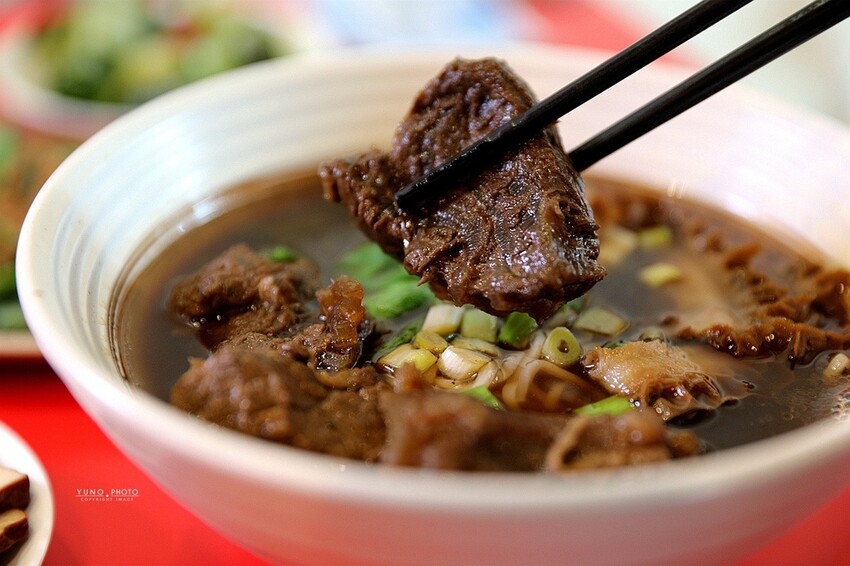 私房藥燉紅燒牛肉麵四重奏!頂級腱子心、牛筋、牛肚與板腱不用選一次通通來|進城牛肉麵