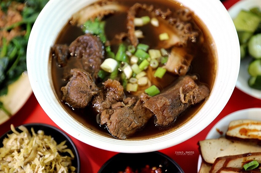 私房藥燉紅燒牛肉麵四重奏!頂級腱子心、牛筋、牛肚與板腱不用選一次通通來|進城牛肉麵