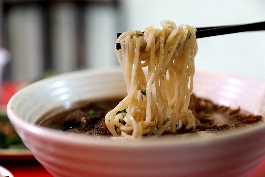 私房藥燉紅燒牛肉麵四重奏!頂級腱子心、牛筋、牛肚與板腱不用選一次通通來|進城牛肉麵