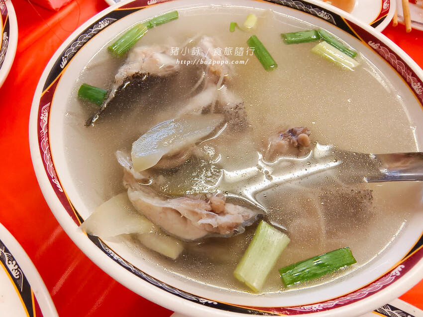 台南。七股》曉蝶海產店。龍山宮前份量十足的平價海產店