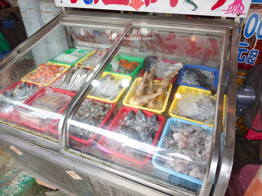 台南。七股》曉蝶海產店。龍山宮前份量十足的平價海產店