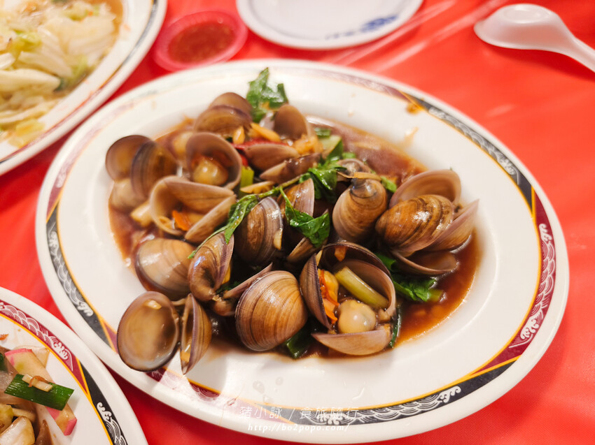 台南。七股》曉蝶海產店。龍山宮前份量十足的平價海產店