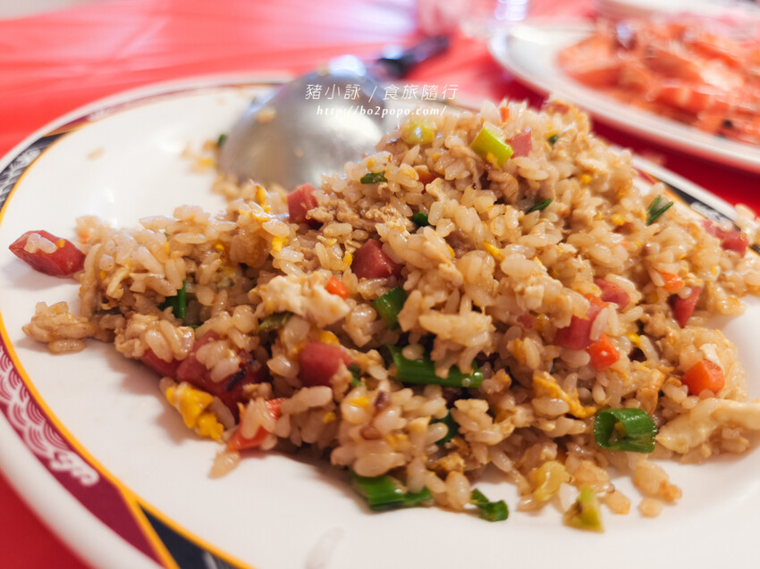 台南。七股》曉蝶海產店。龍山宮前份量十足的平價海產店