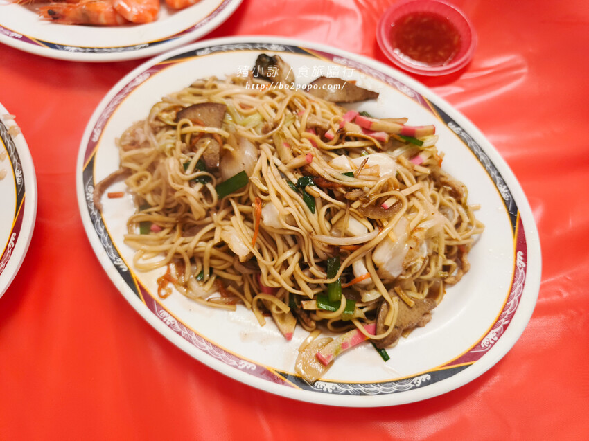 台南。七股》曉蝶海產店。龍山宮前份量十足的平價海產店