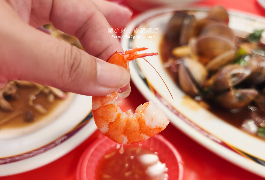 台南。七股》曉蝶海產店。龍山宮前份量十足的平價海產店