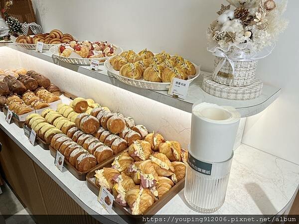 台中西區｜獻．烘焙 iminding，老宅翻新配上台灣首創的圓可頌，有我愛的一般牛角可頌，和兩款鹹食可以選擇