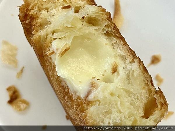 台中西區｜獻．烘焙 iminding，老宅翻新配上台灣首創的圓可頌，有我愛的一般牛角可頌，和兩款鹹食可以選擇