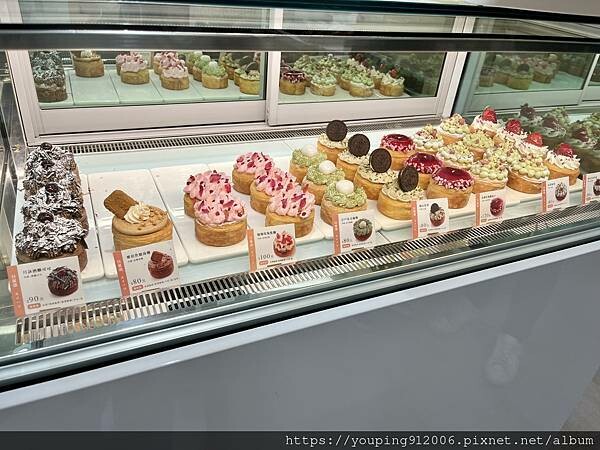 台中西區｜獻．烘焙 iminding，老宅翻新配上台灣首創的圓可頌，有我愛的一般牛角可頌，和兩款鹹食可以選擇