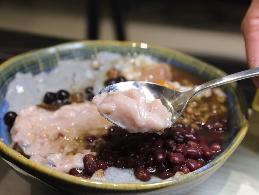 植朵 輕甜品-西港店:隱藏台南西港的創新甜點飲料店.茶飲甜湯冰品奶酪通通有/冰淇淋雪酪多達百種口味.奶酪甜嫩迷人 - 進食的巨鼠