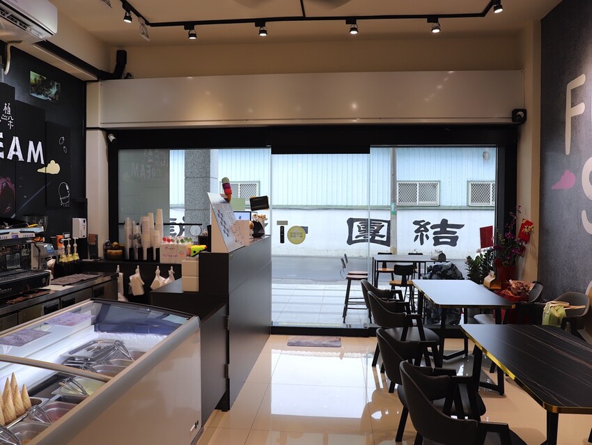 植朵 輕甜品-西港店:隱藏台南西港的創新甜點飲料店.茶飲甜湯冰品奶酪通通有/冰淇淋雪酪多達百種口味.奶酪甜嫩迷人 - 進食的巨鼠