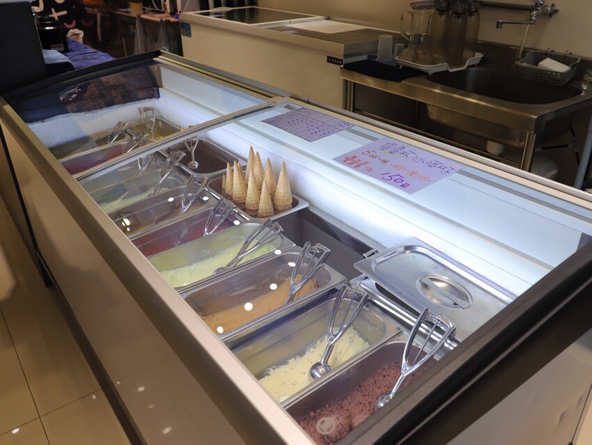 植朵 輕甜品-西港店:隱藏台南西港的創新甜點飲料店.茶飲甜湯冰品奶酪通通有/冰淇淋雪酪多達百種口味.奶酪甜嫩迷人 - 進食的巨鼠