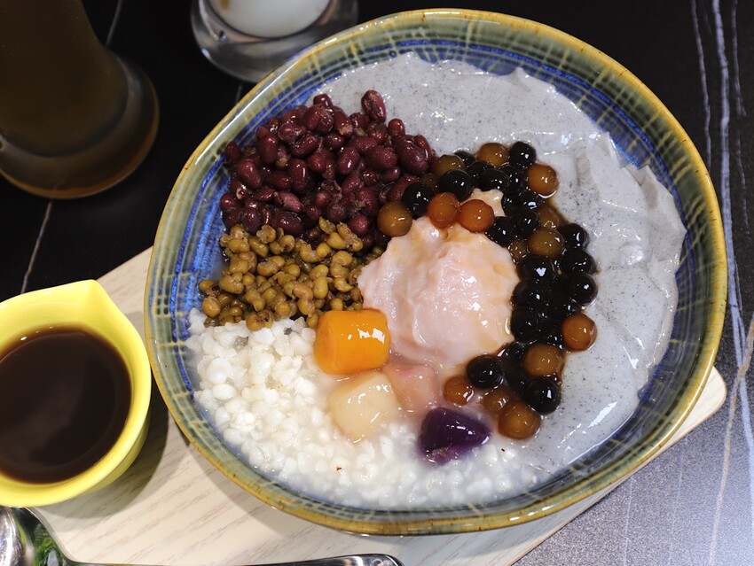 植朵 輕甜品-西港店:隱藏台南西港的創新甜點飲料店.茶飲甜湯冰品奶酪通通有/冰淇淋雪酪多達百種口味.奶酪甜嫩迷人 - 進食的巨鼠