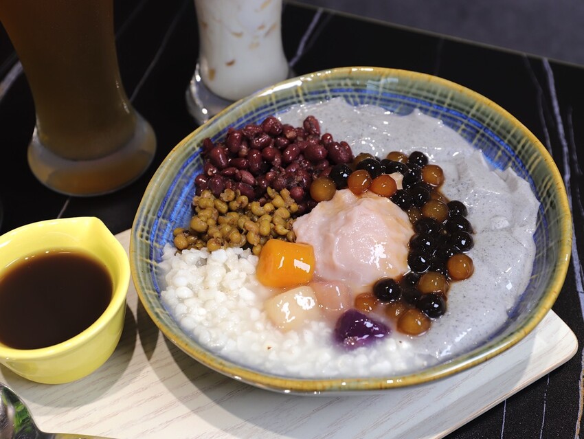 植朵 輕甜品-西港店:隱藏台南西港的創新甜點飲料店.茶飲甜湯冰品奶酪通通有/冰淇淋雪酪多達百種口味.奶酪甜嫩迷人 - 進食的巨鼠