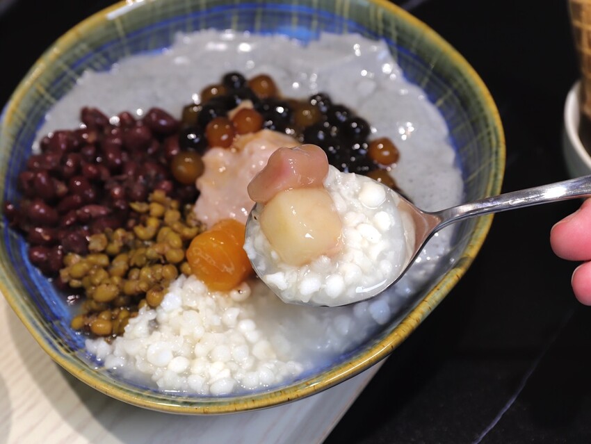 植朵 輕甜品-西港店:隱藏台南西港的創新甜點飲料店.茶飲甜湯冰品奶酪通通有/冰淇淋雪酪多達百種口味.奶酪甜嫩迷人 - 進食的巨鼠