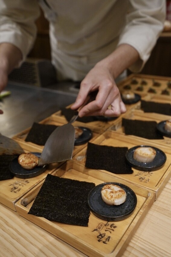 阪前和牛高級日式鐵板燒美食推薦-干貝擺盤