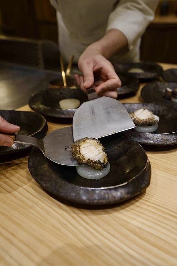 阪前和牛高級日式鐵板燒美食推薦-鮑魚擺盤