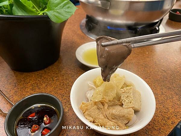 酸菜白肉鍋吃到飽菜色分享 2022最新營業時間 頤和酸菜白肉鍋2022菜單 價格分享 高雄鳳山吃到飽 涮肉吃到飽 高雄吃到飽鍋物推薦