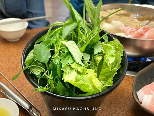 酸菜白肉鍋吃到飽菜色分享 2022最新營業時間 頤和酸菜白肉鍋2022菜單 價格分享 高雄鳳山吃到飽 涮肉吃到飽 高雄吃到飽鍋物推薦