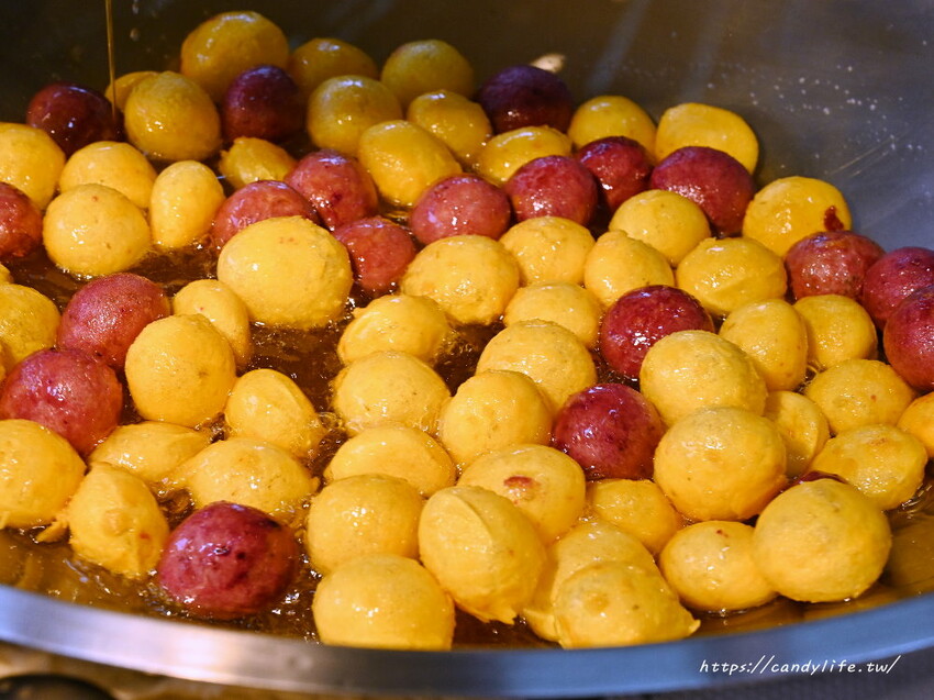 微笑地瓜球｜堪稱台中最巨地瓜球！整袋裝到滿，一開賣就人潮不斷～