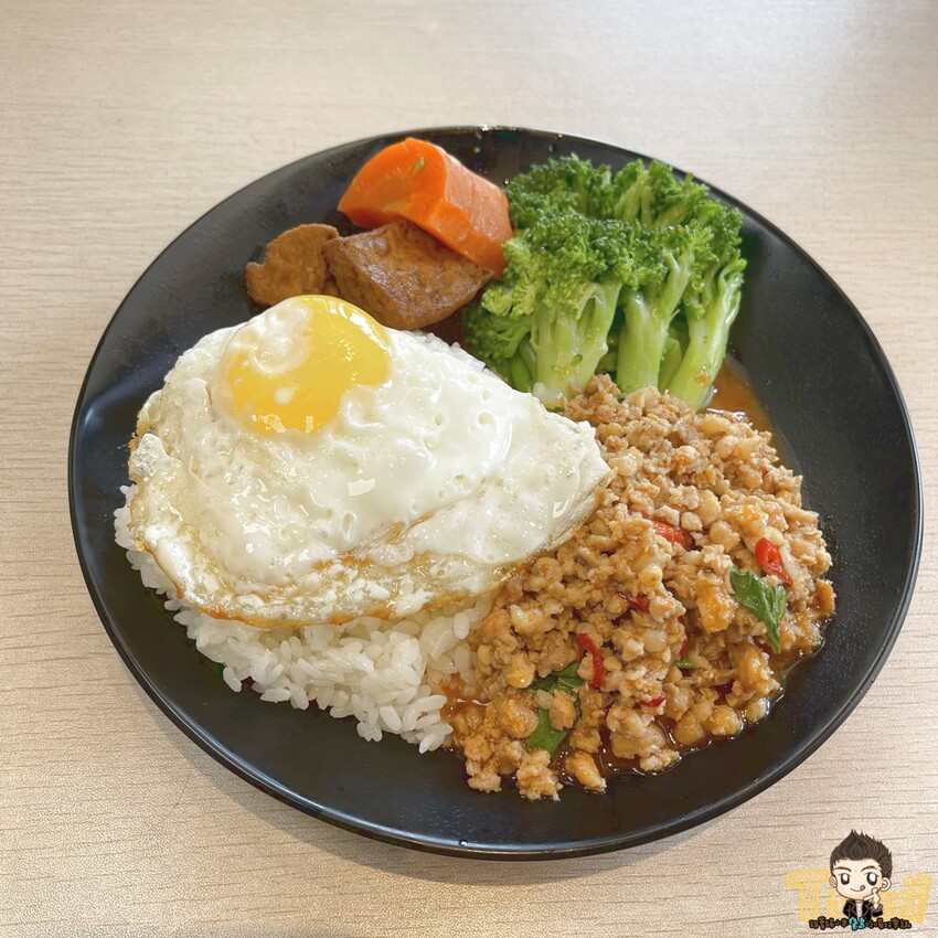 台泰料理結合的特色麻雞包平價泰式料理簡餐！