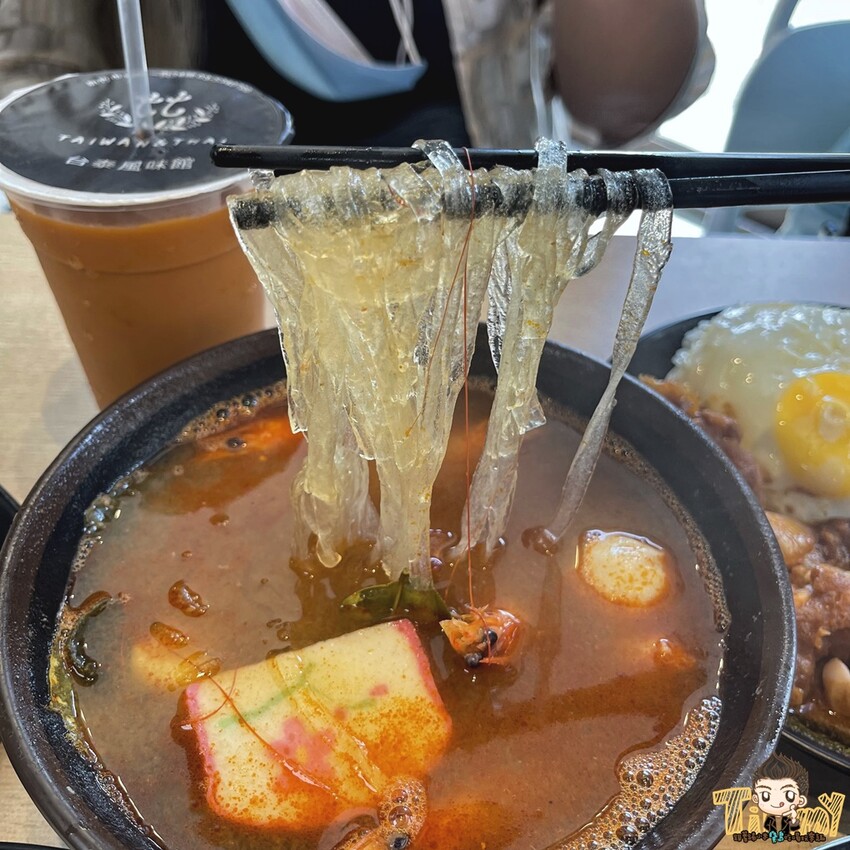 台泰料理結合的特色麻雞包平價泰式料理簡餐！