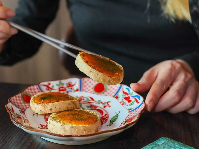 竹北必吃日料金賞壽司！爆量鮭魚親子丼鋪滿18片，超厚切生魚片讓你大滿足。