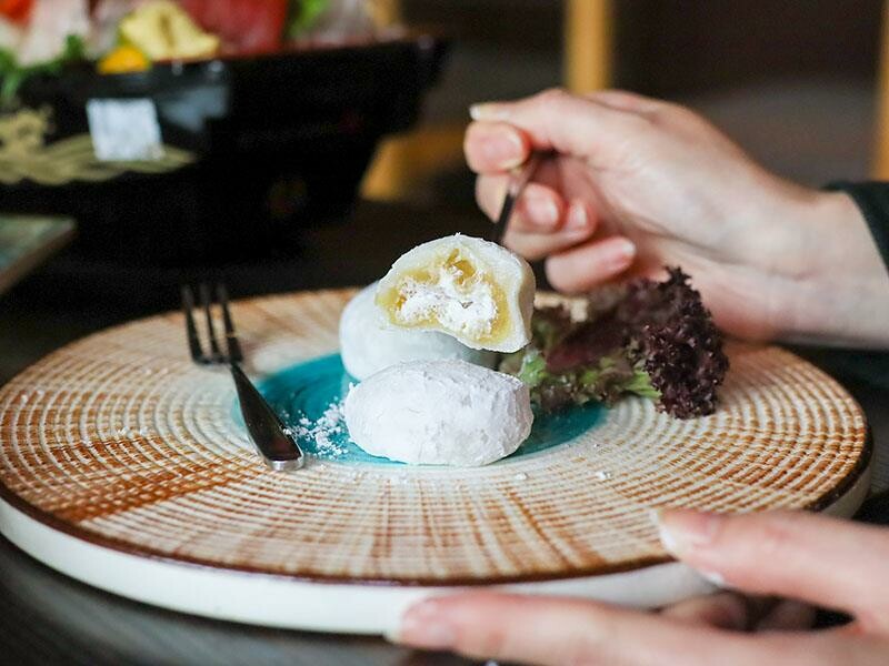 竹北必吃日料金賞壽司！爆量鮭魚親子丼鋪滿18片，超厚切生魚片讓你大滿足。