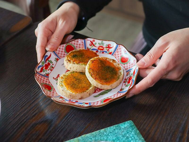 竹北必吃日料金賞壽司！爆量鮭魚親子丼鋪滿18片，超厚切生魚片讓你大滿足。