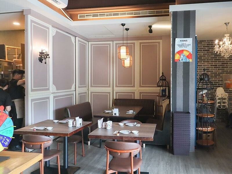 竹北必吃日料金賞壽司！爆量鮭魚親子丼鋪滿18片，超厚切生魚片讓你大滿足。