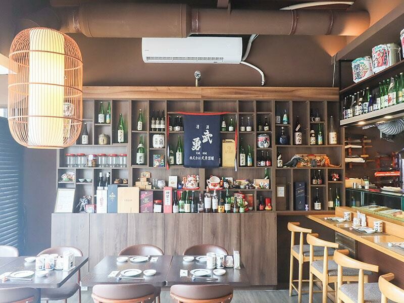 竹北必吃日料金賞壽司！爆量鮭魚親子丼鋪滿18片，超厚切生魚片讓你大滿足。